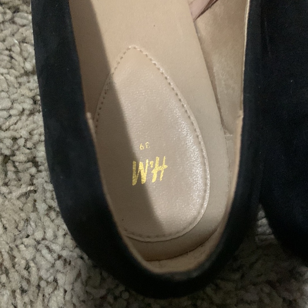 Women’s black H&M flats - Picture 3 of 4